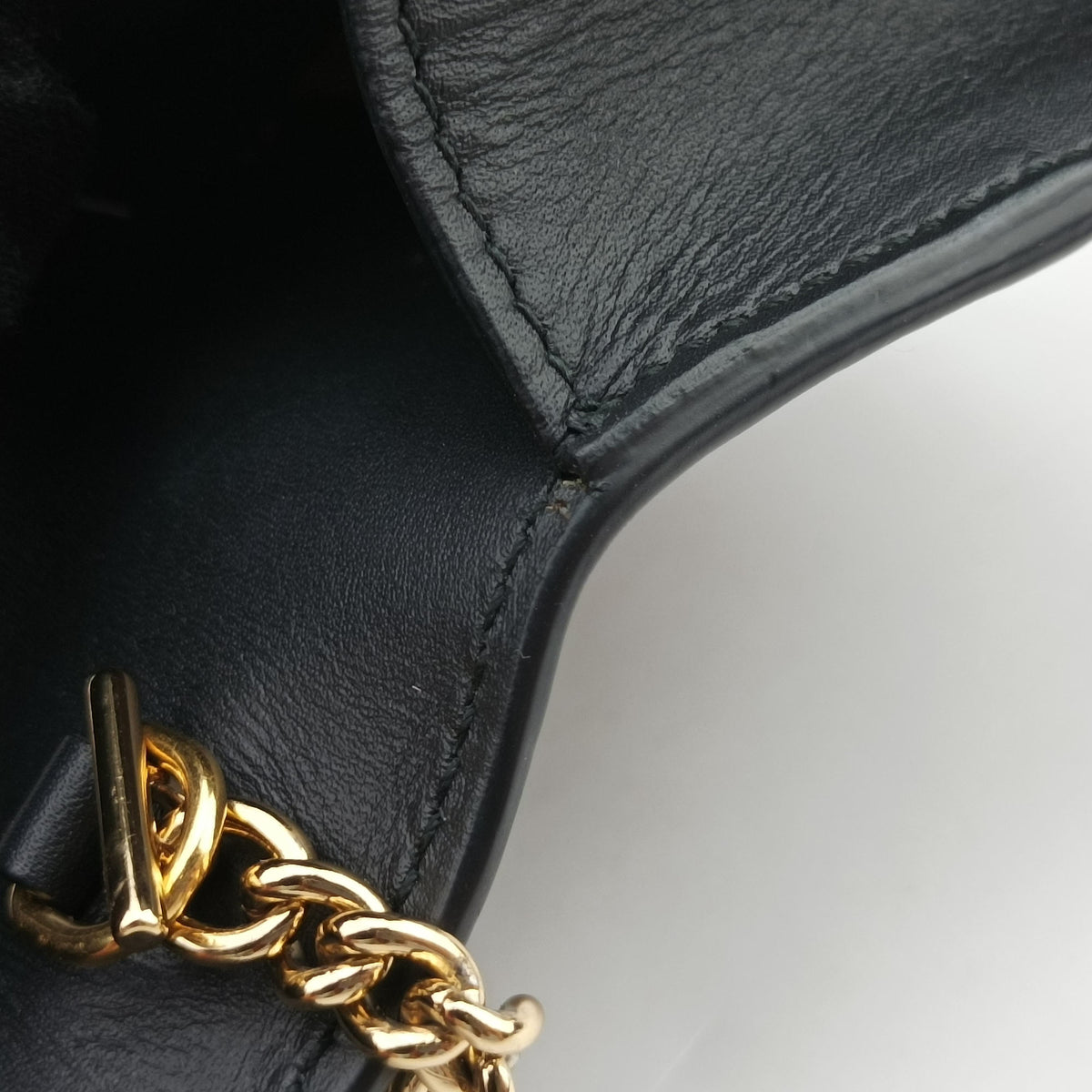 Pre-owned Gucci Sylvie Black Leather 494646 shoulderbag | stylenewstar