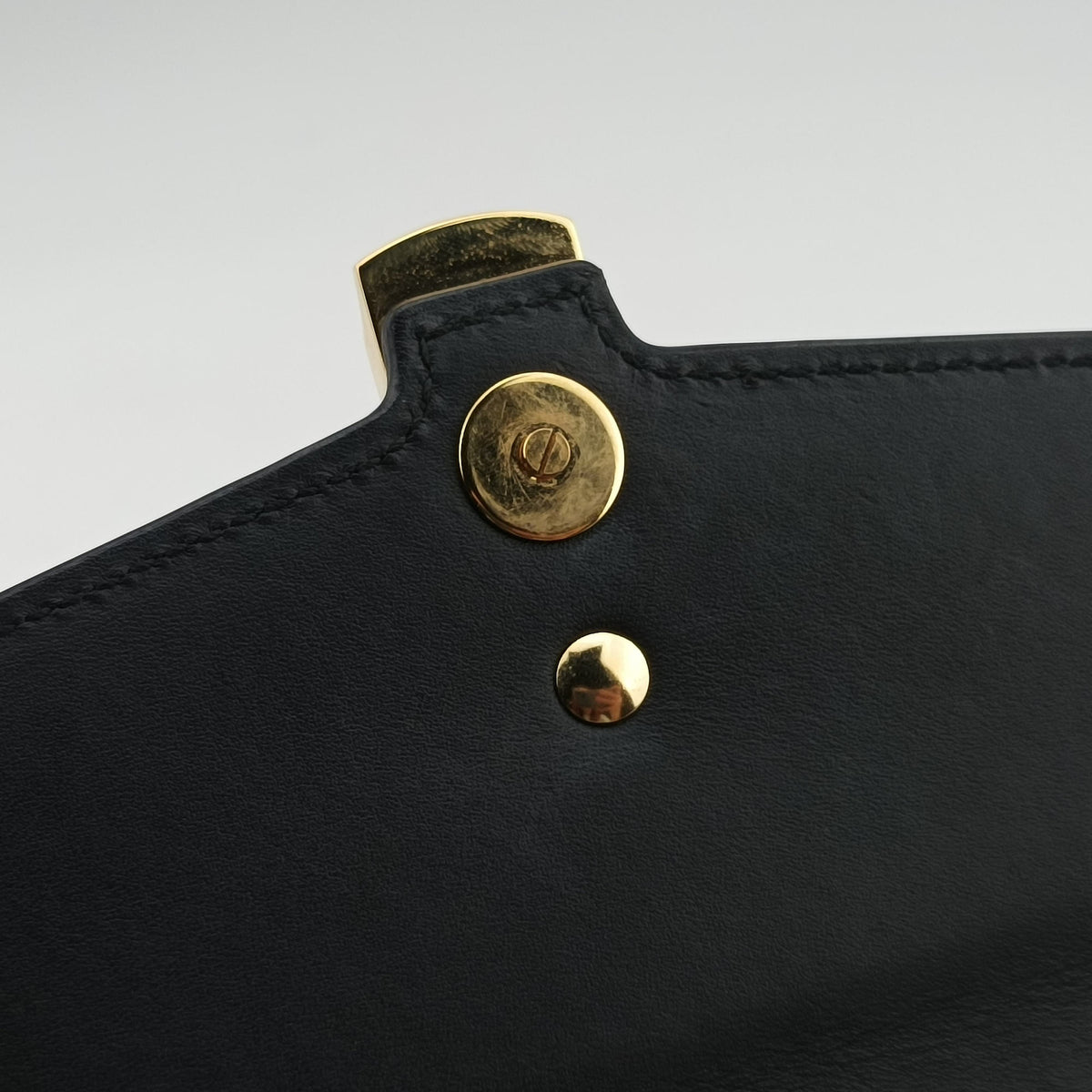 Pre-owned Gucci Sylvie Black Leather 494646 shoulderbag | stylenewstar