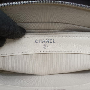 Pre-owned Chanel GABRIELLE White leather A94505 shoulderbag | stylenewstar