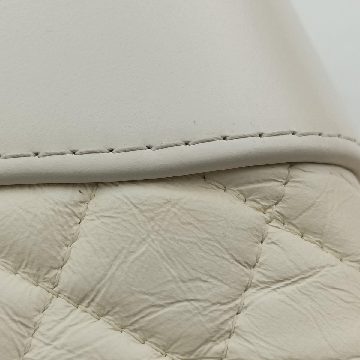 Pre-owned Chanel GABRIELLE White leather A94505 shoulderbag | stylenewstar