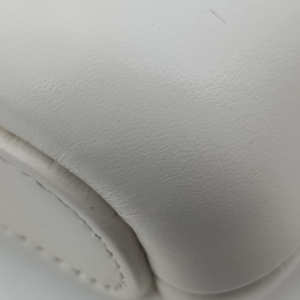 Pre-owned Chanel GABRIELLE White leather A94505 shoulderbag | stylenewstar