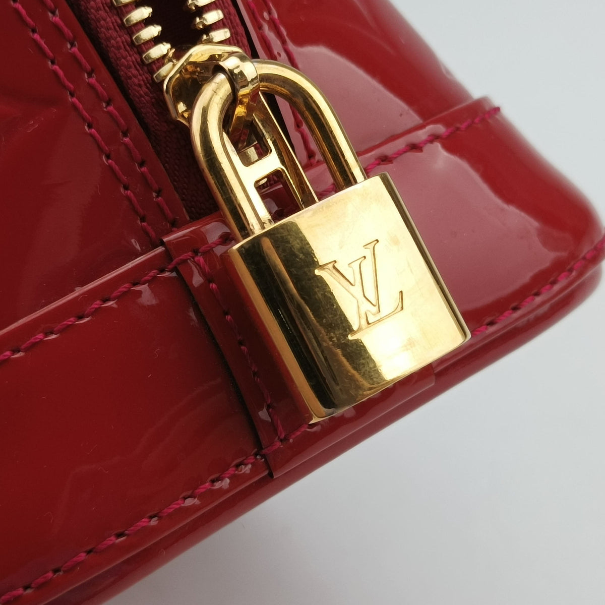 Pre-owned Louis Vuitton Alma BB pomme d'amour Vernis M90174 shoulderbag | stylenewstar