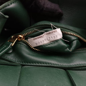 Pre-owned Bottega Veneta Cassette Green lambskin  shoulderbag | stylenewstar