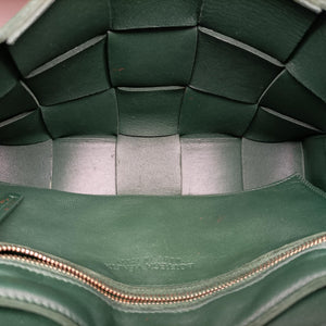Pre-owned Bottega Veneta Cassette Green lambskin  shoulderbag | stylenewstar