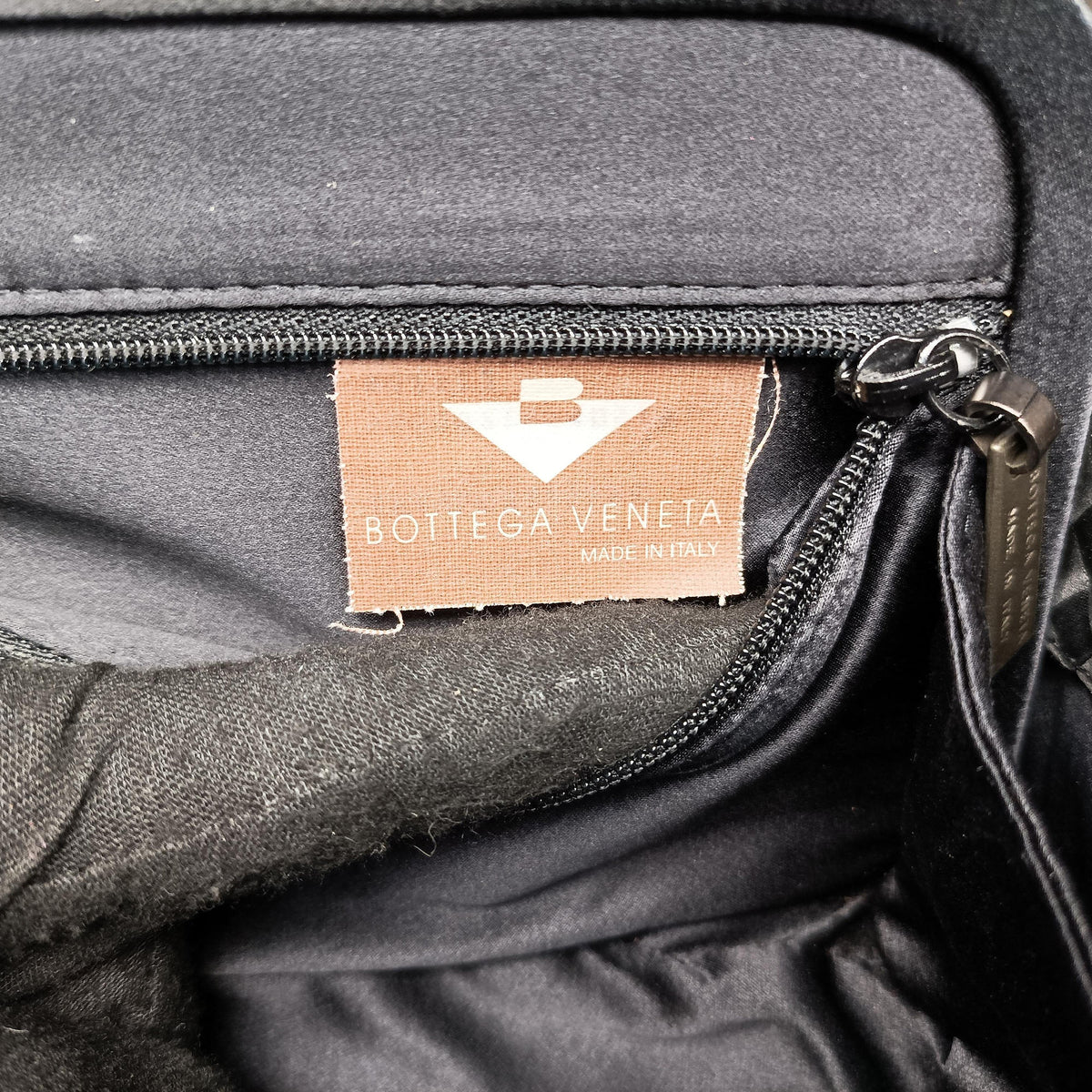 Secondhand Bottega Veneta Intrecciato Black silk  clutchbag | stylenewstar
