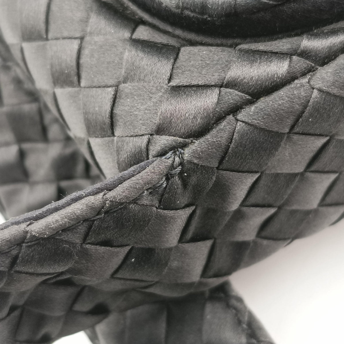 Secondhand Bottega Veneta Intrecciato Black silk  clutchbag | stylenewstar