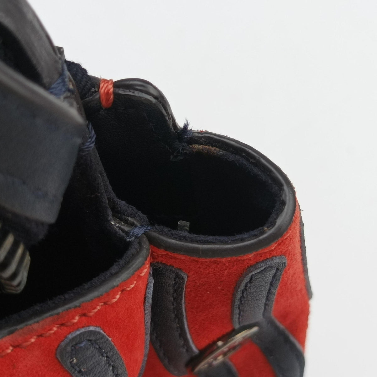 Pre-owned Fendi Dotcom Click Small Red × Black Suede × Leather 8BN299 shoulderbag | stylenewstar