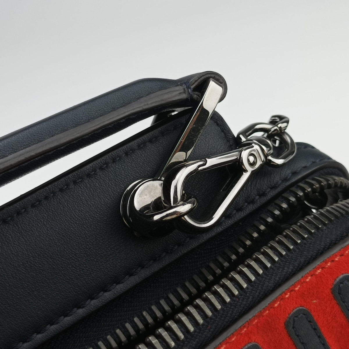 Pre-owned Fendi Dotcom Click Small Red × Black Suede × Leather 8BN299 shoulderbag | stylenewstar
