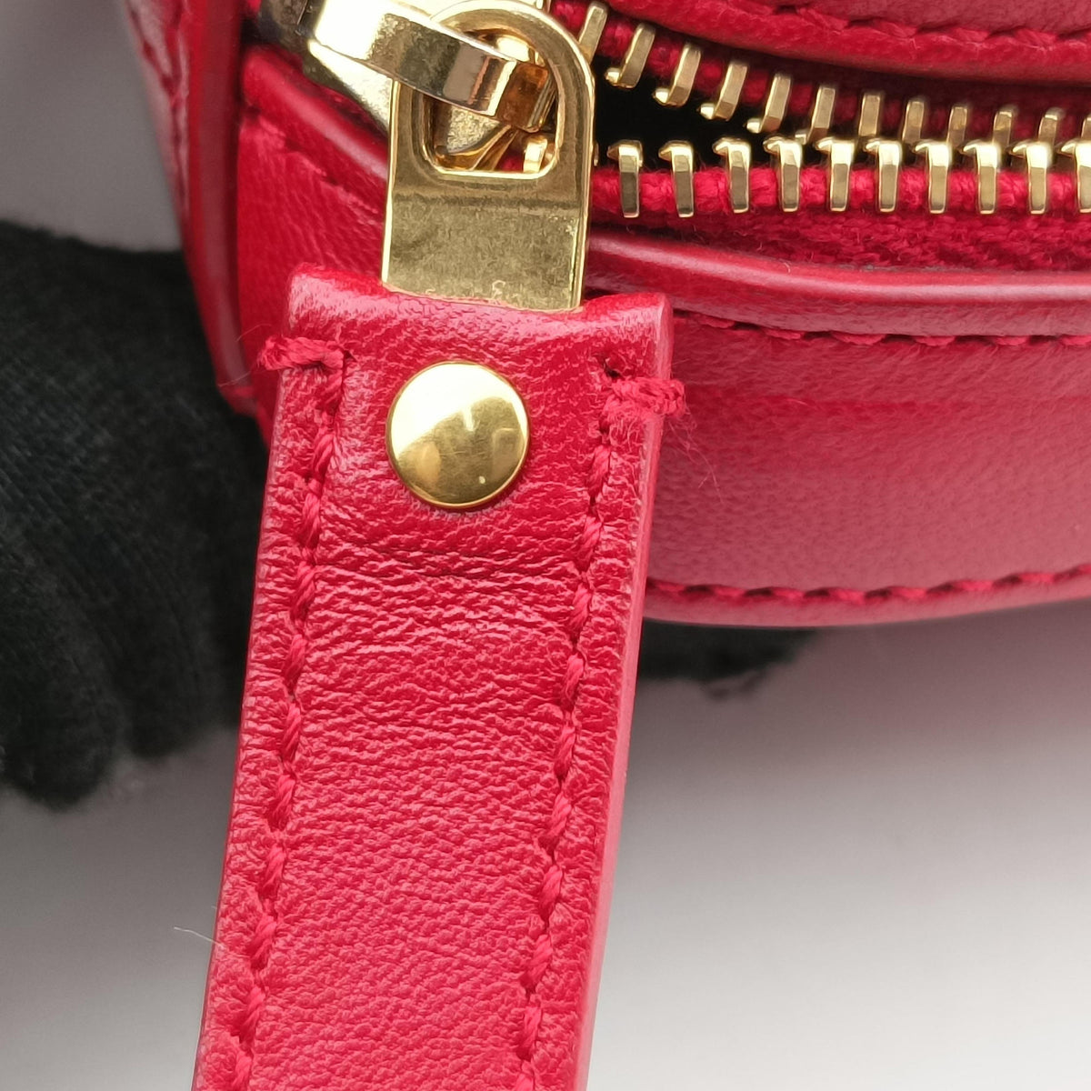 Pre-owned Yves Saint Laurent VICKY Red Leather 557574 bum bag/waist bag | stylenewstar