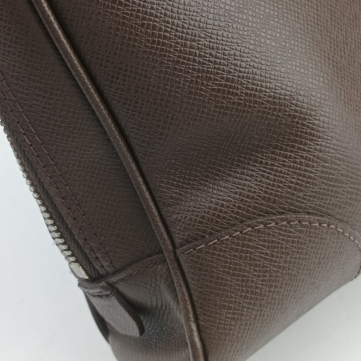 Pre-owned Louis Vuitton IGOR Grizzly Taiga M31178 handbag | stylenewstar