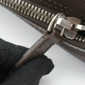 Pre-owned Louis Vuitton IGOR Grizzly Taiga M31178 handbag | stylenewstar