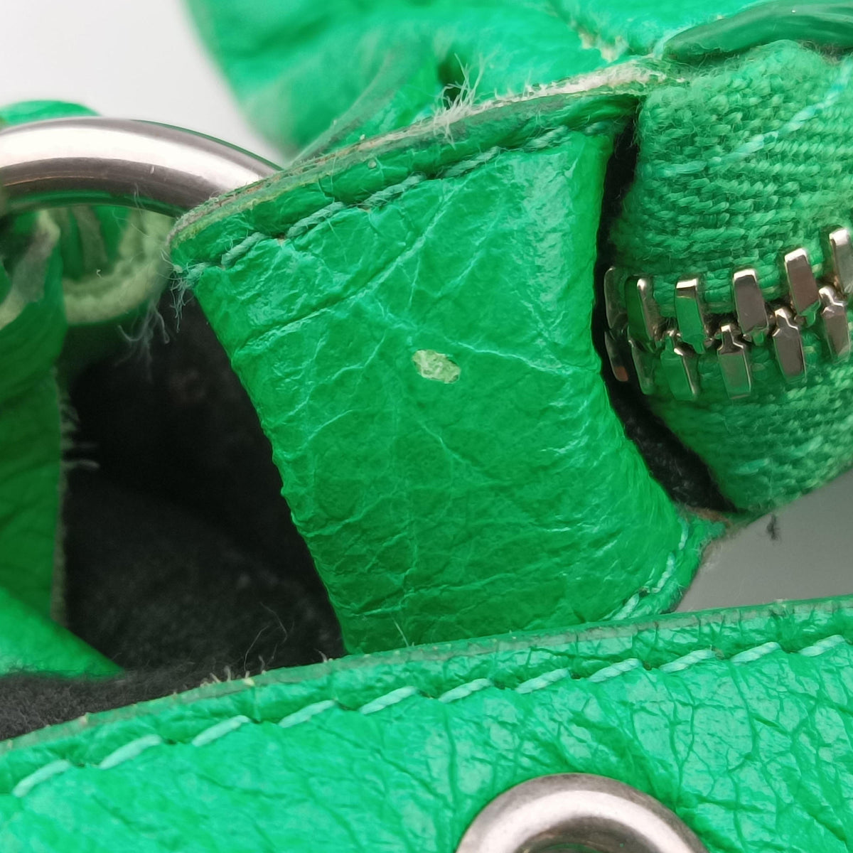 Pre-owned Balenciaga Le Cagole Green lambskin  shoulderbag | stylenewstar