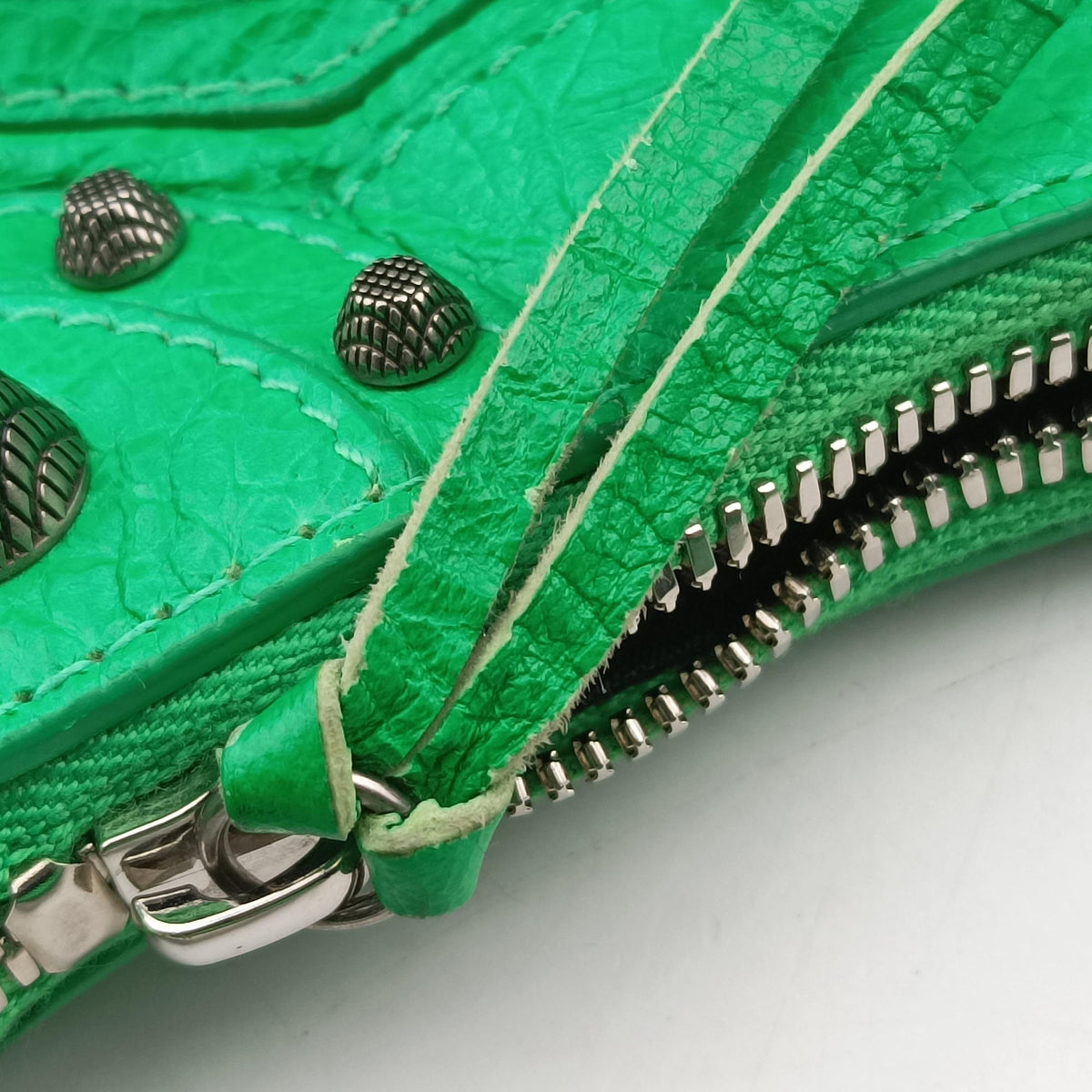 Pre-owned Balenciaga Le Cagole Green lambskin  shoulderbag | stylenewstar