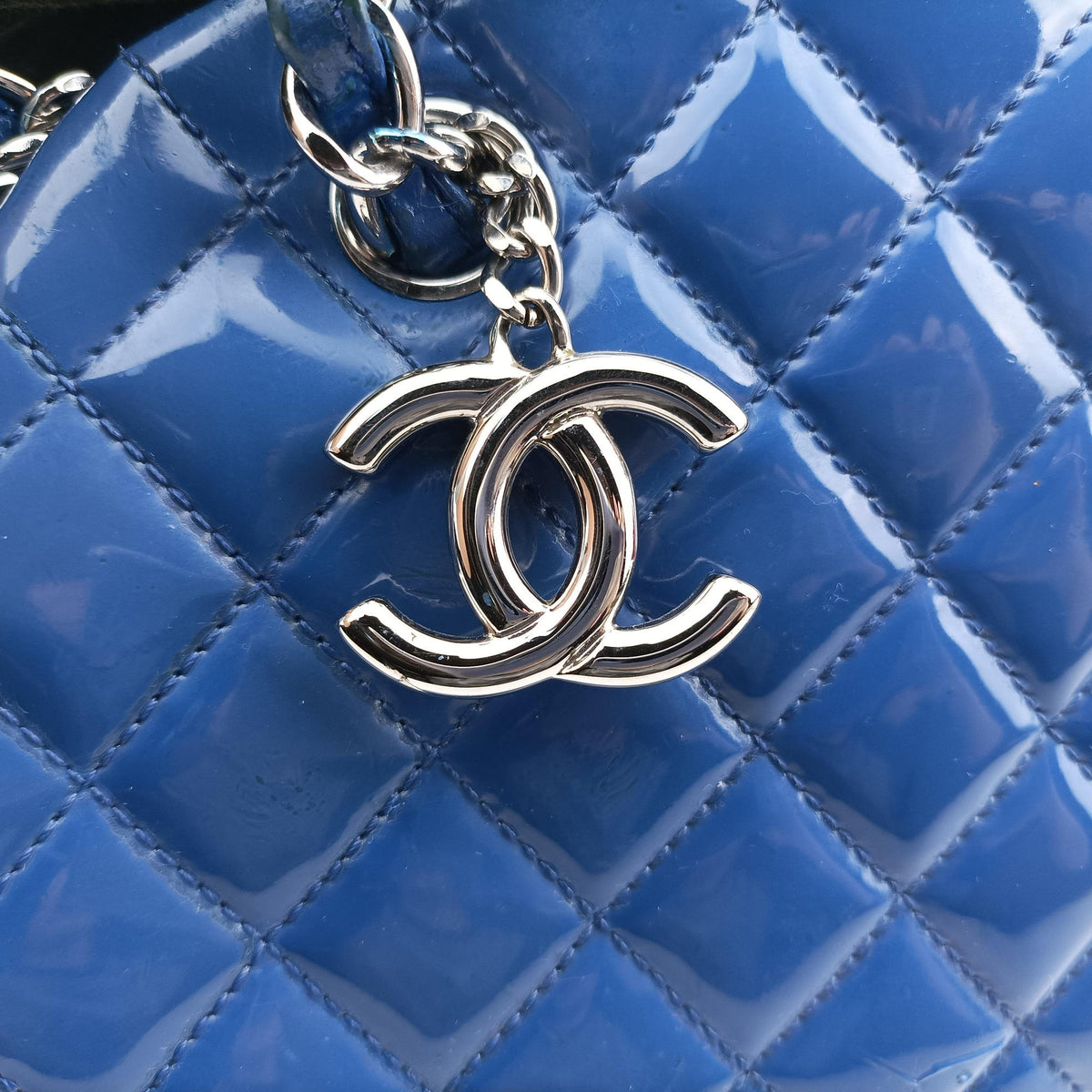 Pre-owned Chanel Mademoiselle Bowling Blue Patent A50556 shoulderbag | stylenewstar