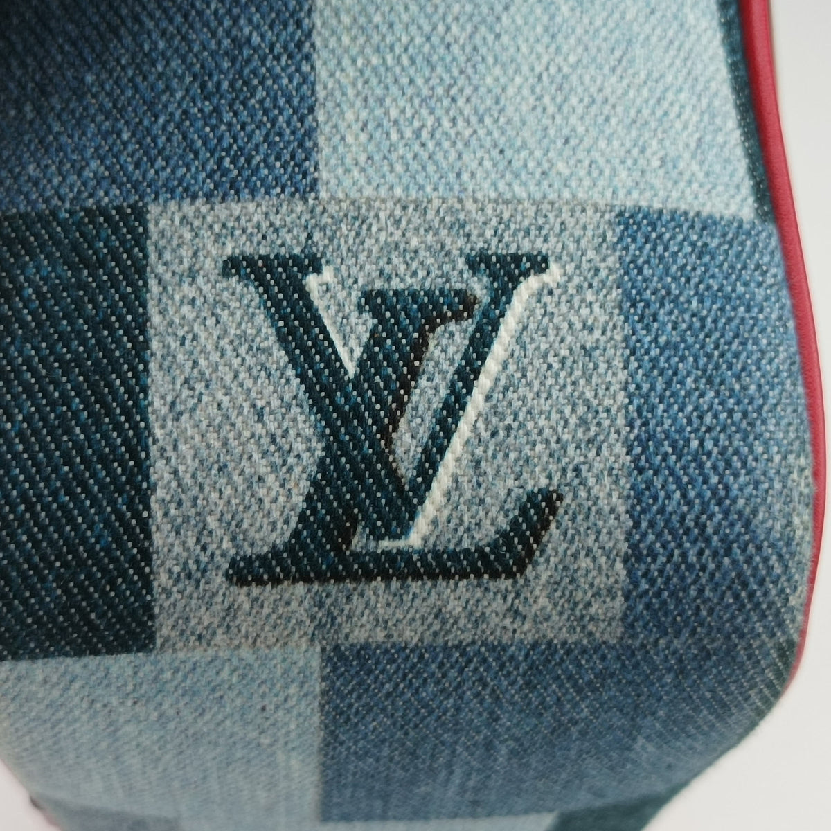 Pre-owned Louis Vuitton Beach Pouch Blue x ROUGE Monogram Denim M67601 shoulderbag | stylenewstar