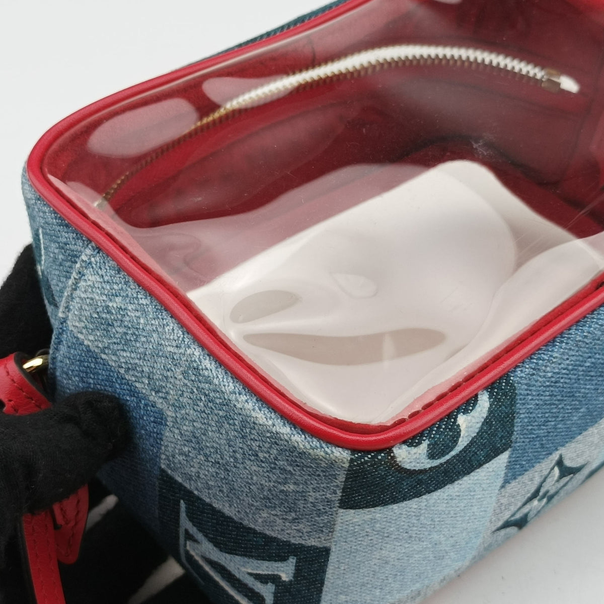 Pre-owned Louis Vuitton Beach Pouch Blue x ROUGE Monogram Denim M67601 shoulderbag | stylenewstar