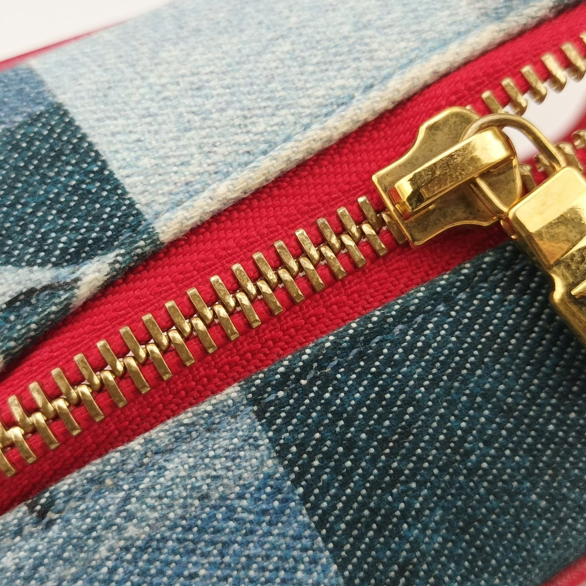 Pre-owned Louis Vuitton Beach Pouch Blue x ROUGE Monogram Denim M67601 shoulderbag | stylenewstar