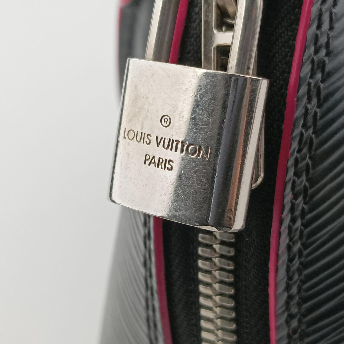 Pre-owned Louis Vuitton Alma BB Noir×hot pink Epi M54160 shoulderbag | stylenewstar