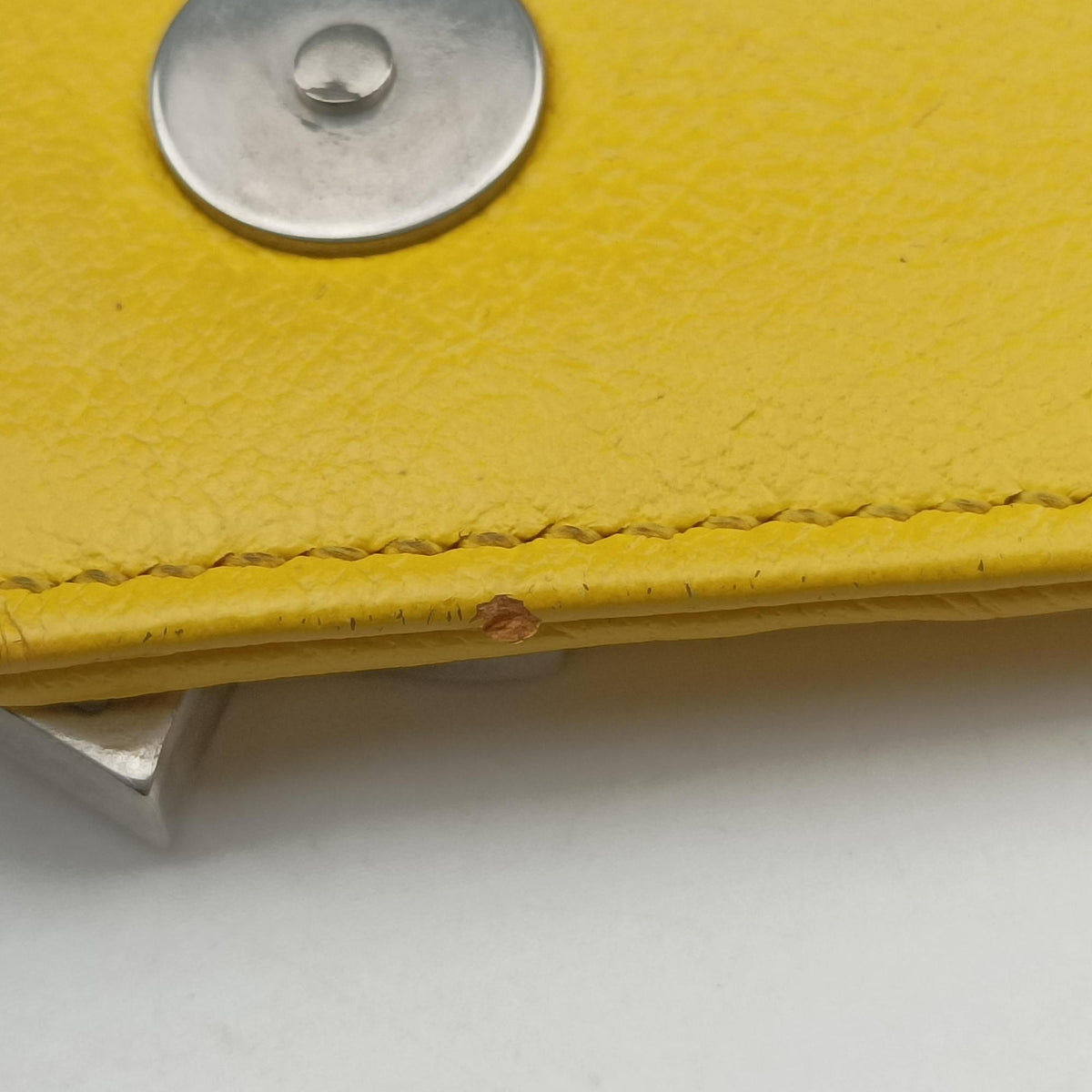 Pre-owned Yves Saint Laurent Baby Chai Yellow Leather 399289 shoulderbag | stylenewstar