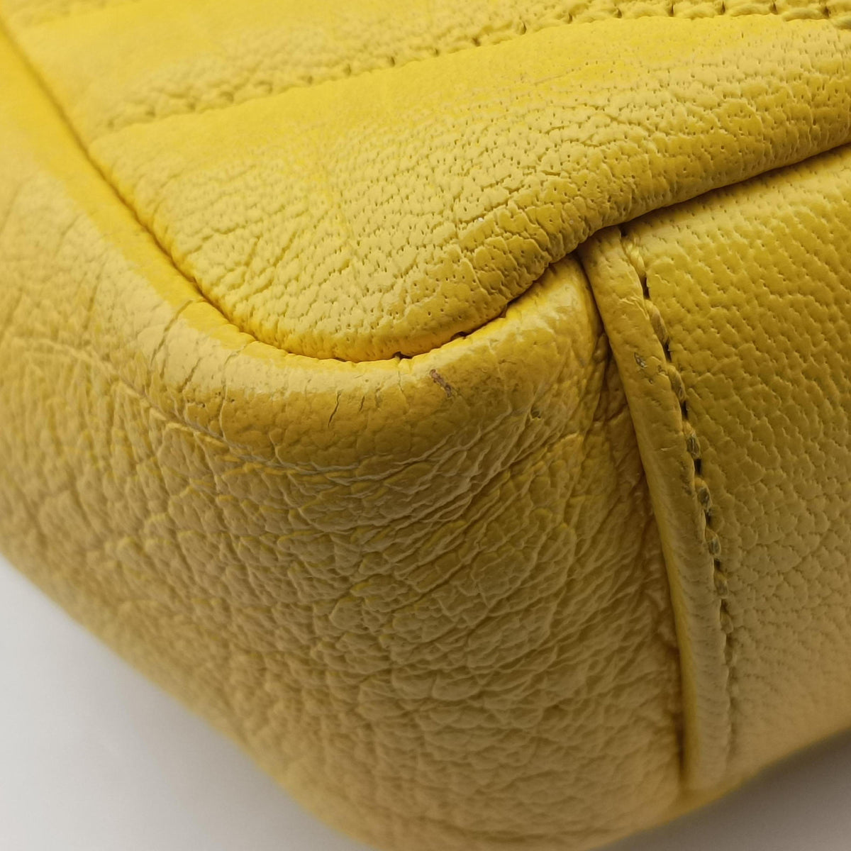 Pre-owned Yves Saint Laurent Baby Chai Yellow Leather 399289 shoulderbag | stylenewstar