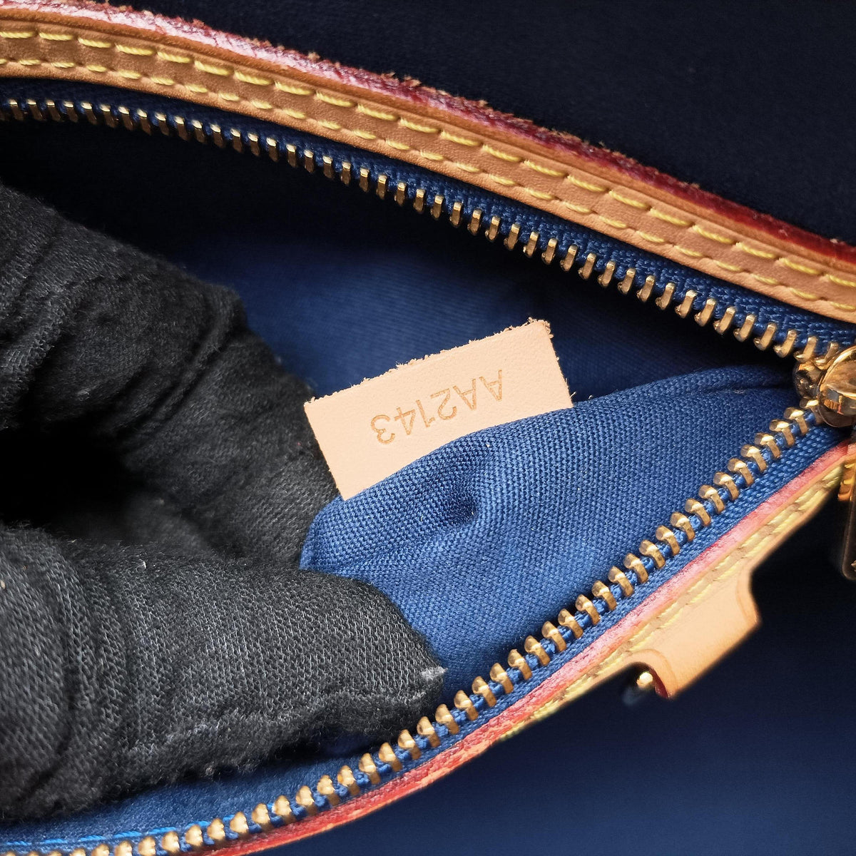 Vintage Louis Vuitton Brea MM Grand Bleu Vernis M90054 shoulderbag | stylenewstar