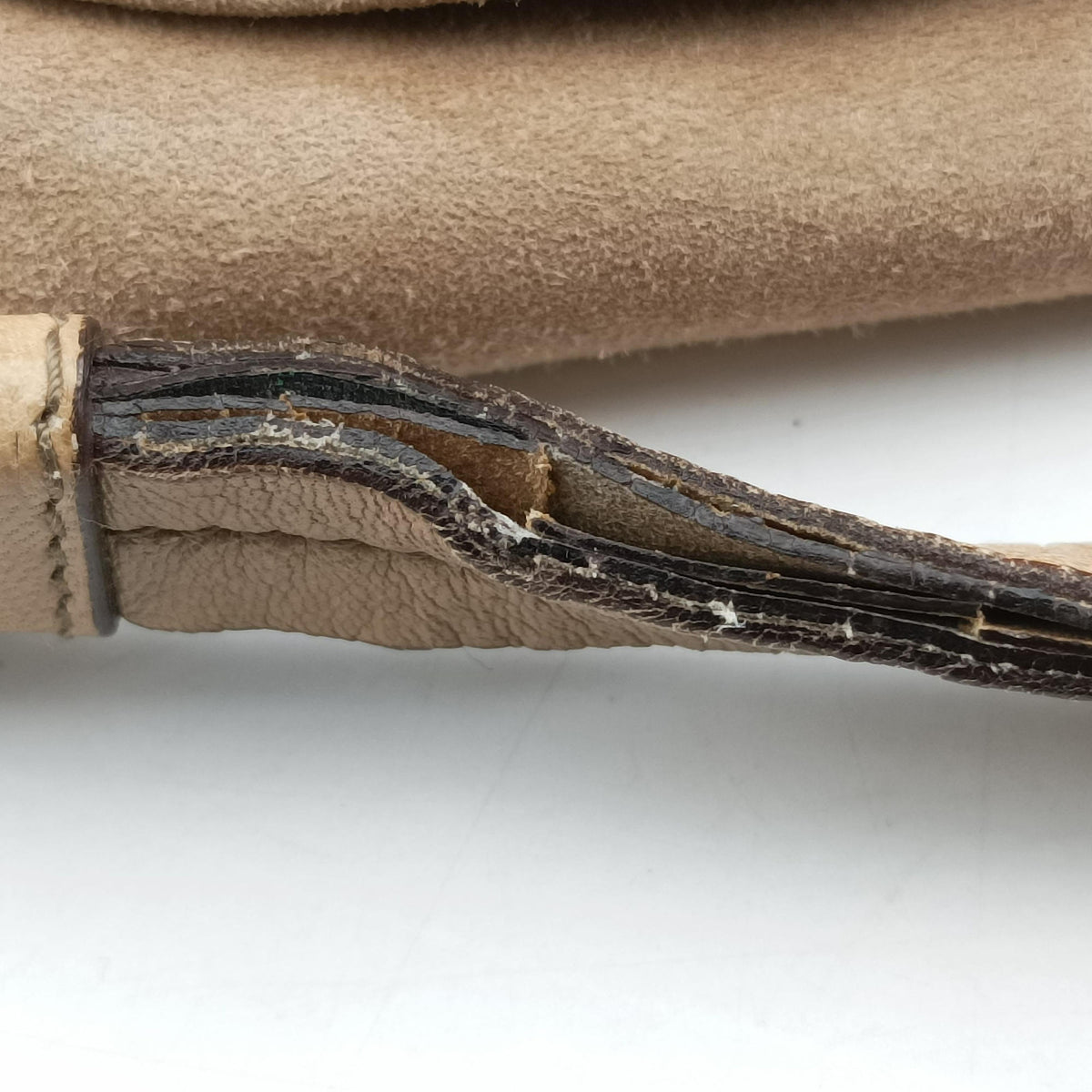 Pre-owned Yves Saint Laurent Mombasa Camel Suede 112930 shoulderbag | stylenewstar