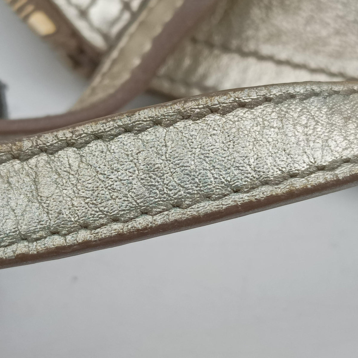 Pre-owned Yves Saint Laurent Downtown Tote Golden Leather 213729 handbag | stylenewstar