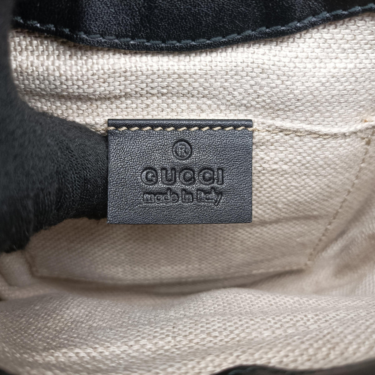 Secondhand Gucci Nubuck Tigrette Chain Black Suede 290684 shoulderbag | stylenewstar