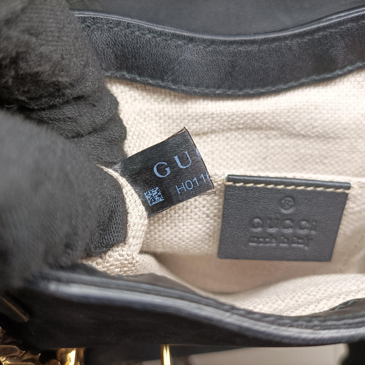 Secondhand Gucci Nubuck Tigrette Chain Black Suede 290684 shoulderbag | stylenewstar