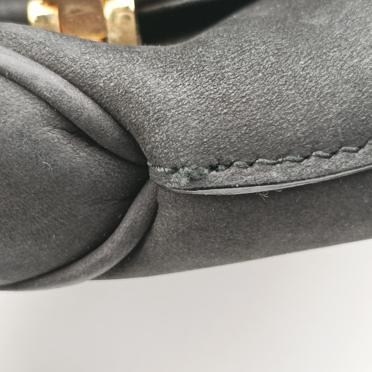 Secondhand Gucci Nubuck Tigrette Chain Black Suede 290684 shoulderbag | stylenewstar