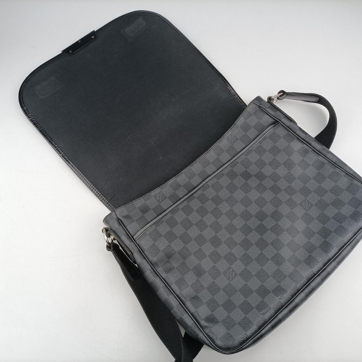 Pre-owned Louis Vuitton DANIEL MM Noir Damier Graphite N58029 shoulderbag | stylenewstar