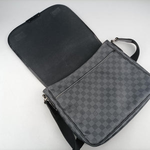 Pre-owned Louis Vuitton DANIEL MM Noir Damier Graphite N58029 shoulderbag | stylenewstar