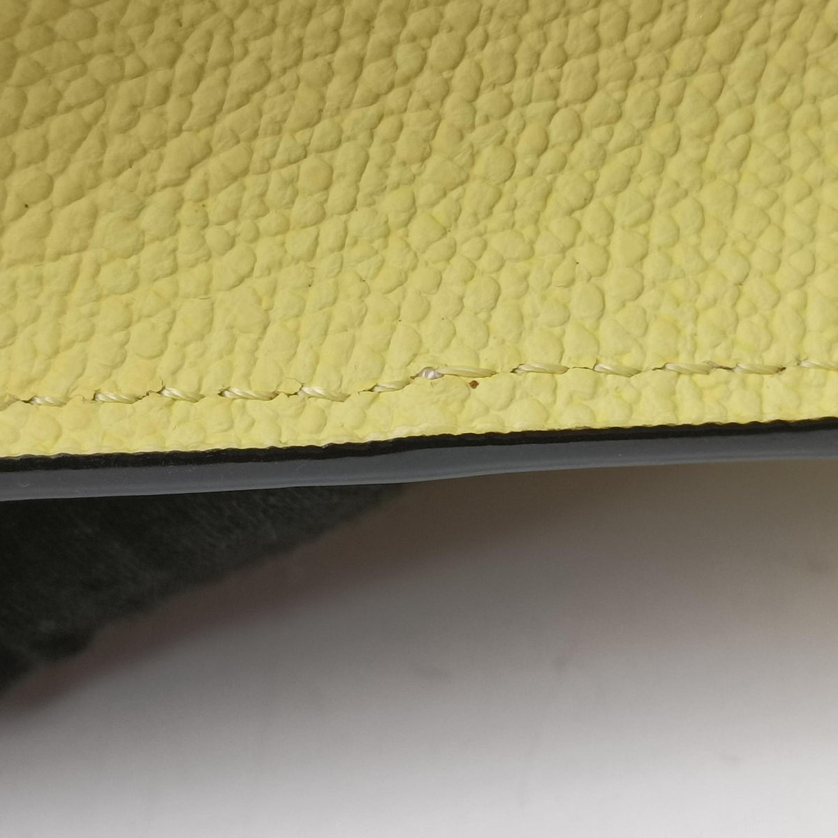 Pre-owned Valextra Iside Yellow×Green×Pink Leather  shoulderbag | stylenewstar