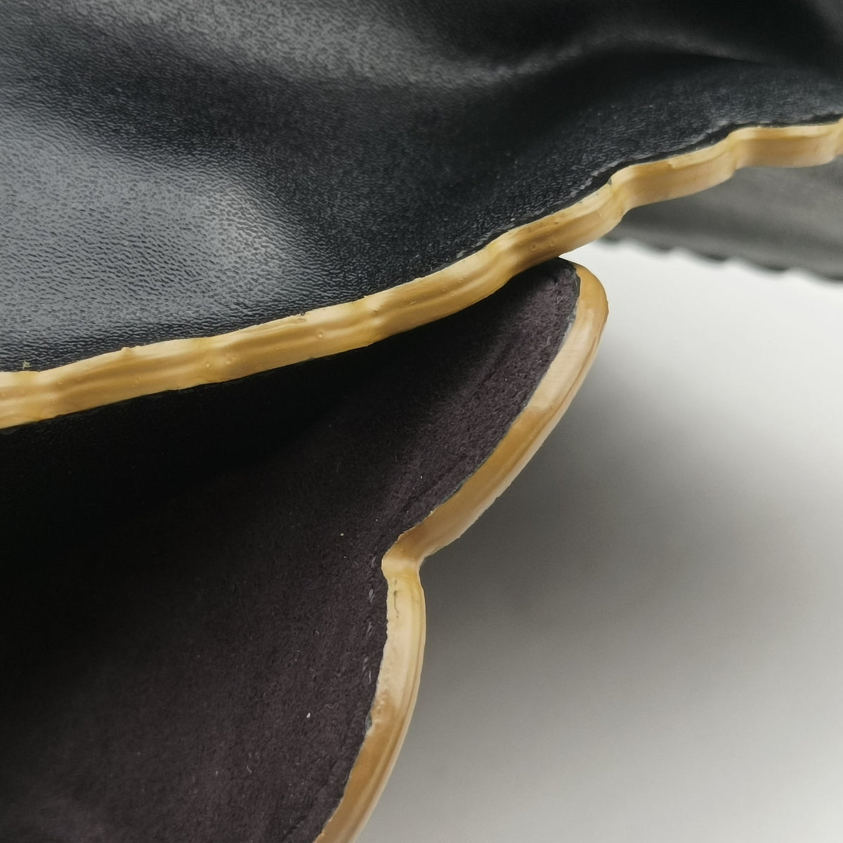 Pre-owned Fendi KAN I Black Leather 8BT283 shoulderbag | stylenewstar