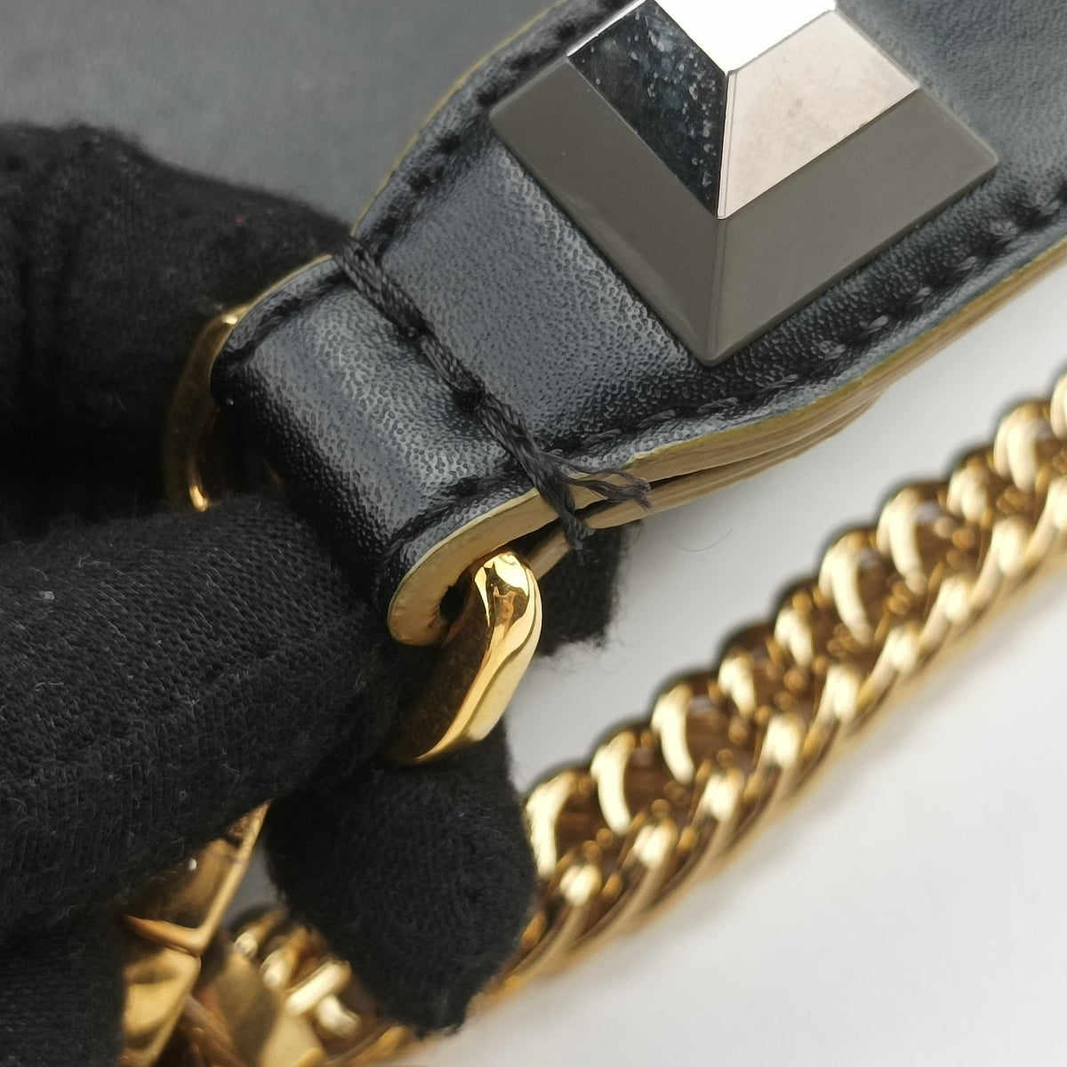Pre-owned Fendi KAN I Black Leather 8BT283 shoulderbag | stylenewstar