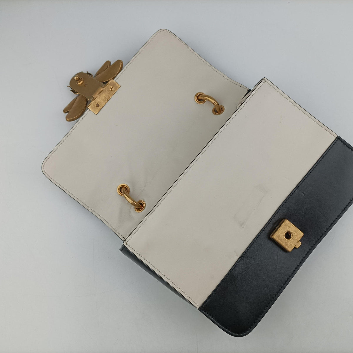 Vintage Gucci Queen Margaret Black×white Leather 476542 shoulderbag | stylenewstar