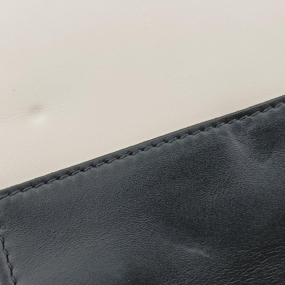 Vintage Gucci Queen Margaret Black×white Leather 476542 shoulderbag | stylenewstar