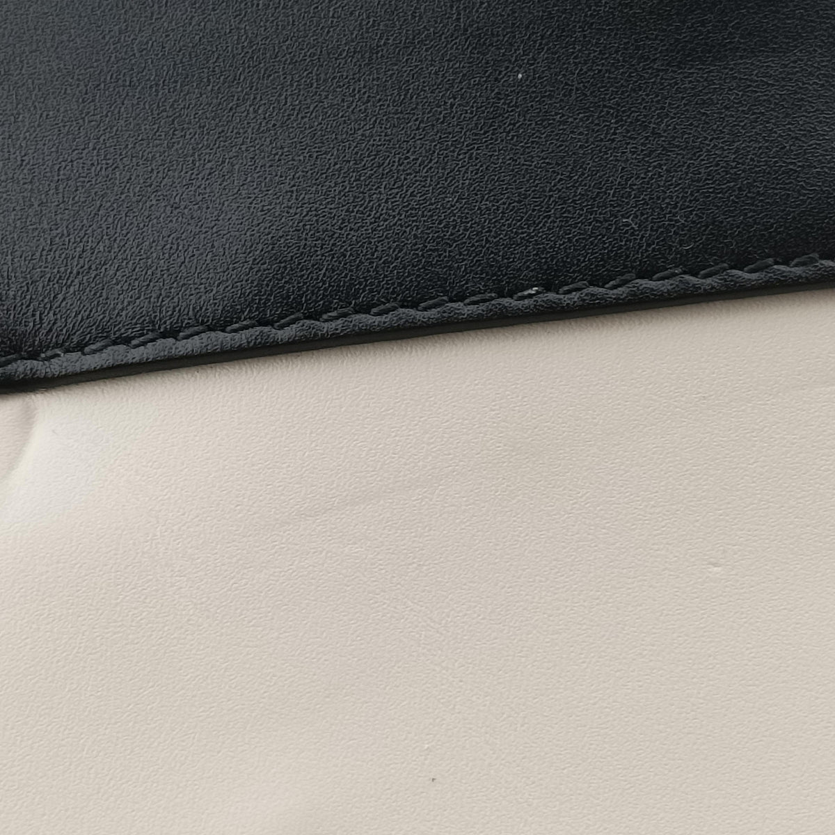Vintage Gucci Queen Margaret Black×white Leather 476542 shoulderbag | stylenewstar
