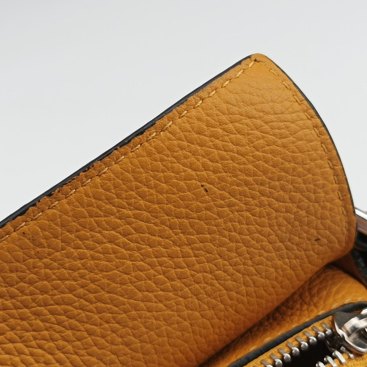 Pre-owned Loewe Puzzle mini Yellow Leather 322 30 U95 shoulderbag | stylenewstar