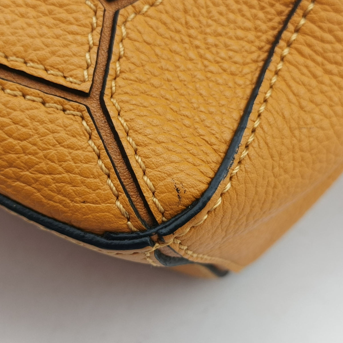 Pre-owned Loewe Puzzle mini Yellow Leather 322 30 U95 shoulderbag | stylenewstar