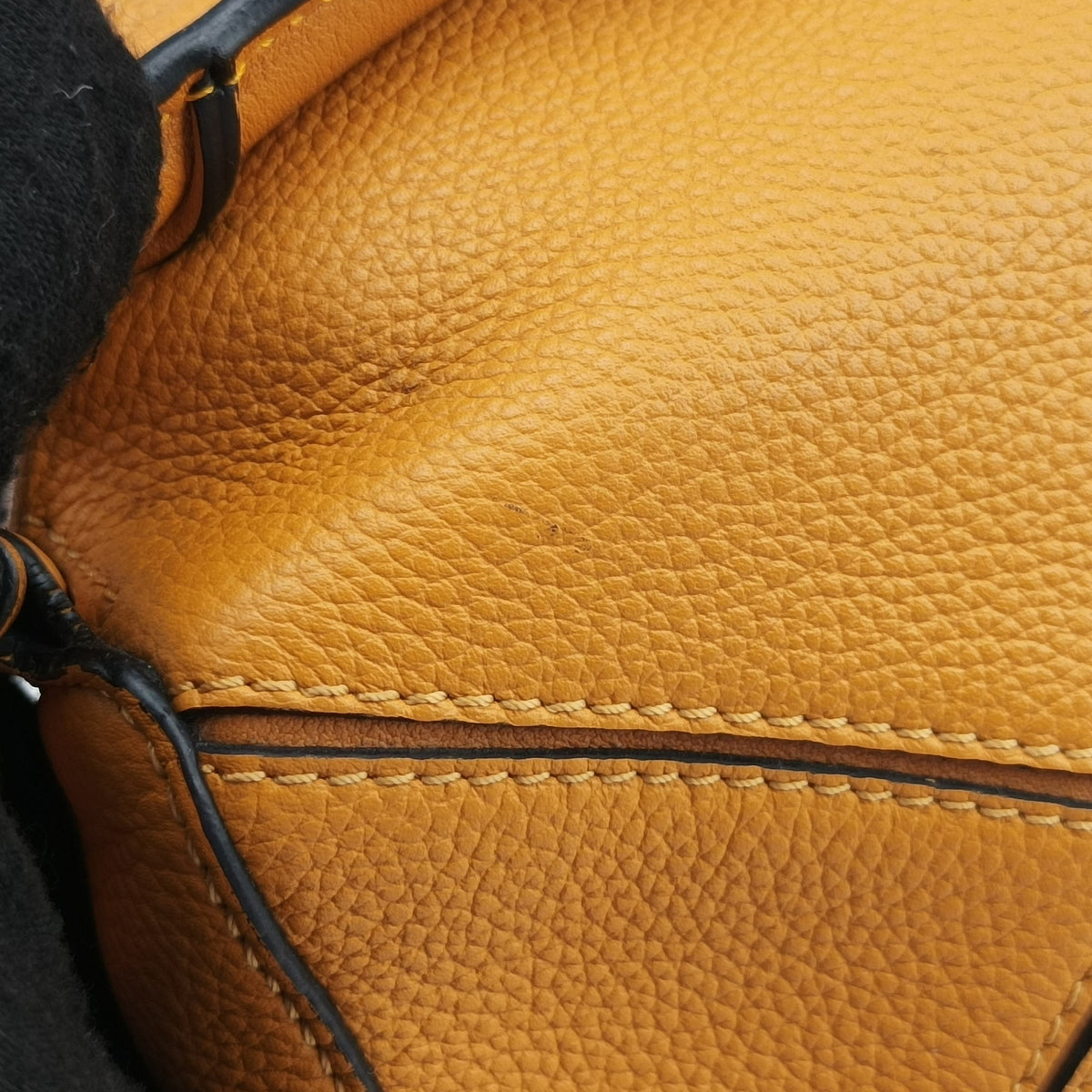 Pre-owned Loewe Puzzle mini Yellow Leather 322 30 U95 shoulderbag | stylenewstar