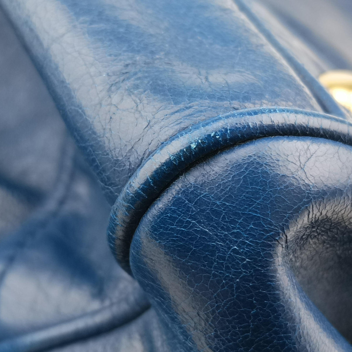 Secondhand Miu Miu Vitello Shine Shopping Blue Leather  shoulderbag | stylenewstar