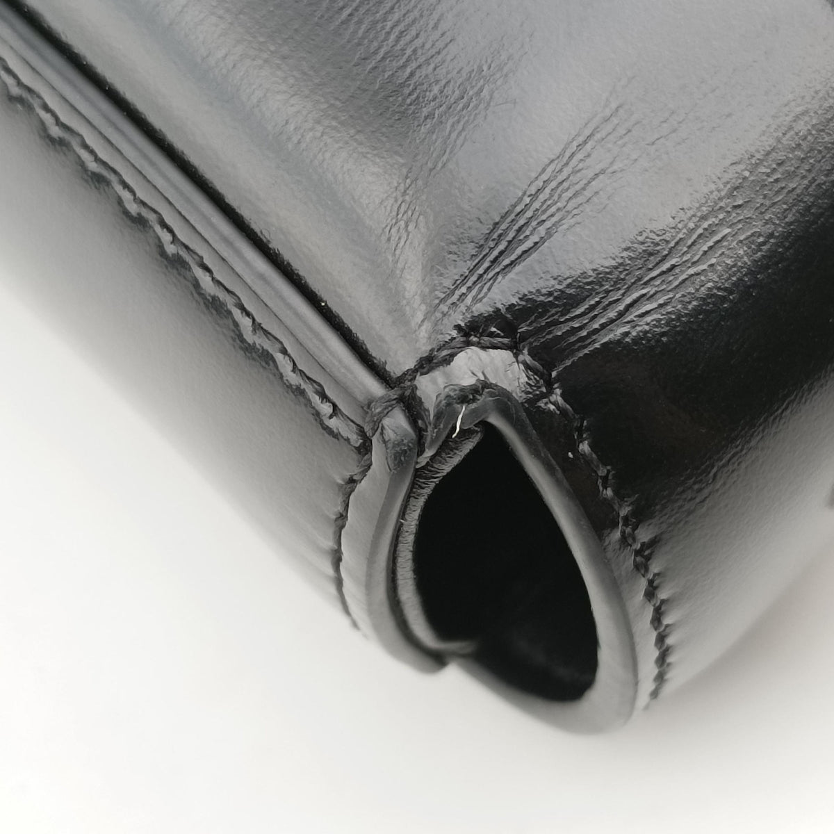 Secondhand Celine Claude Triomphe Chain Black Leather  shoulderbag | stylenewstar