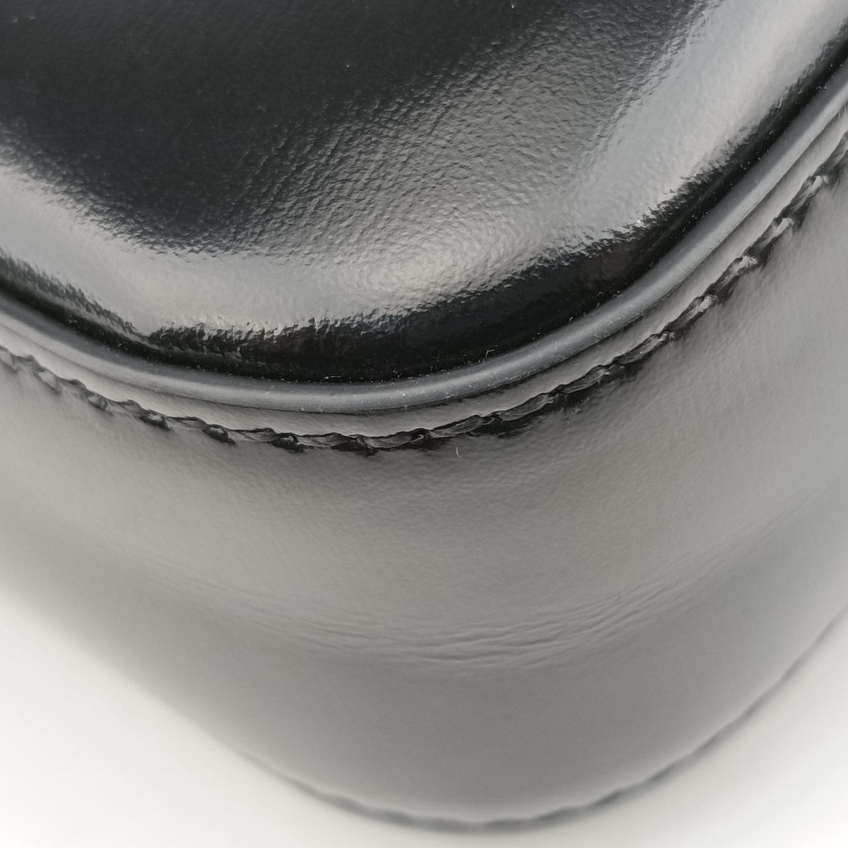 Secondhand Celine Claude Triomphe Chain Black Leather  shoulderbag | stylenewstar
