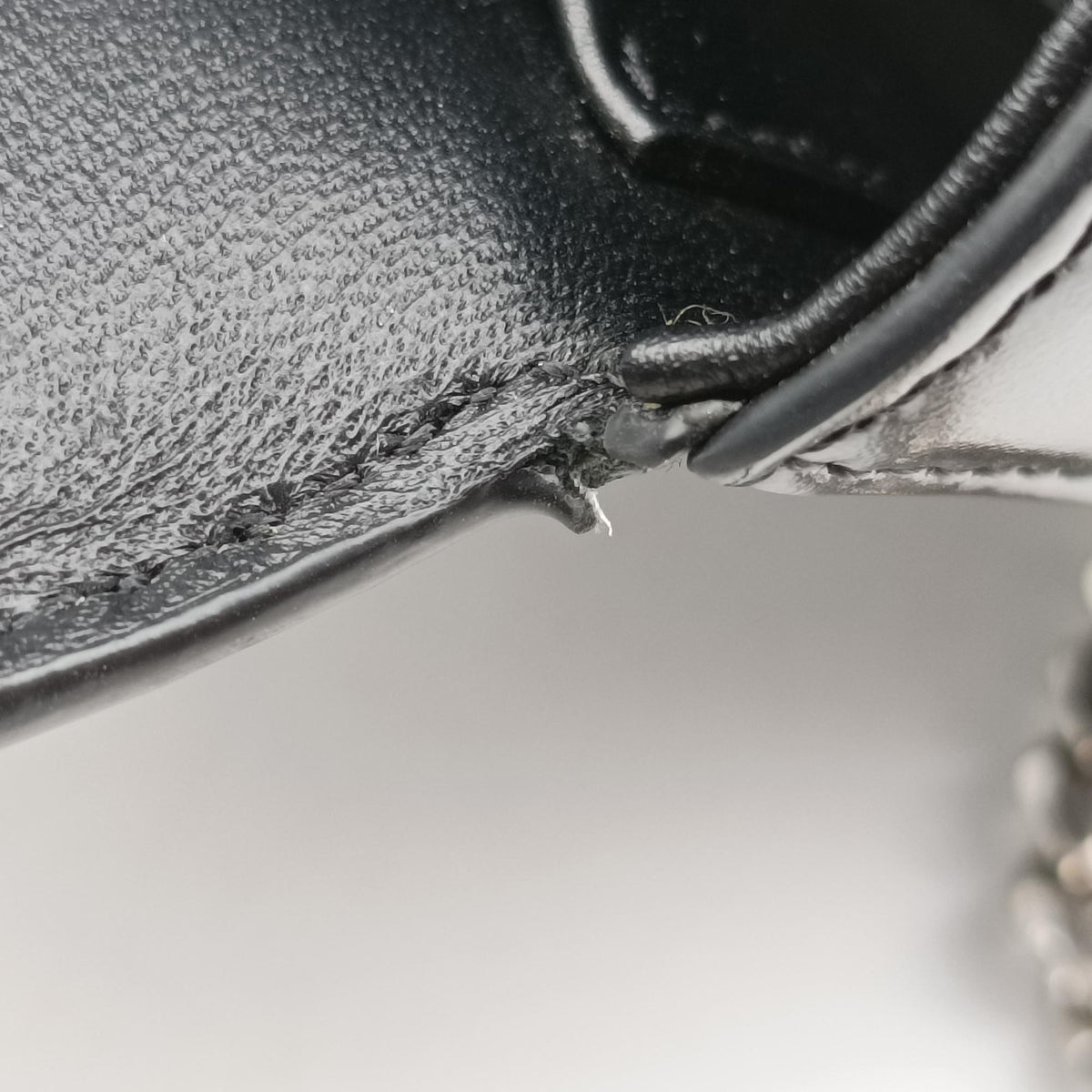 Secondhand Celine Claude Triomphe Chain Black Leather  shoulderbag | stylenewstar