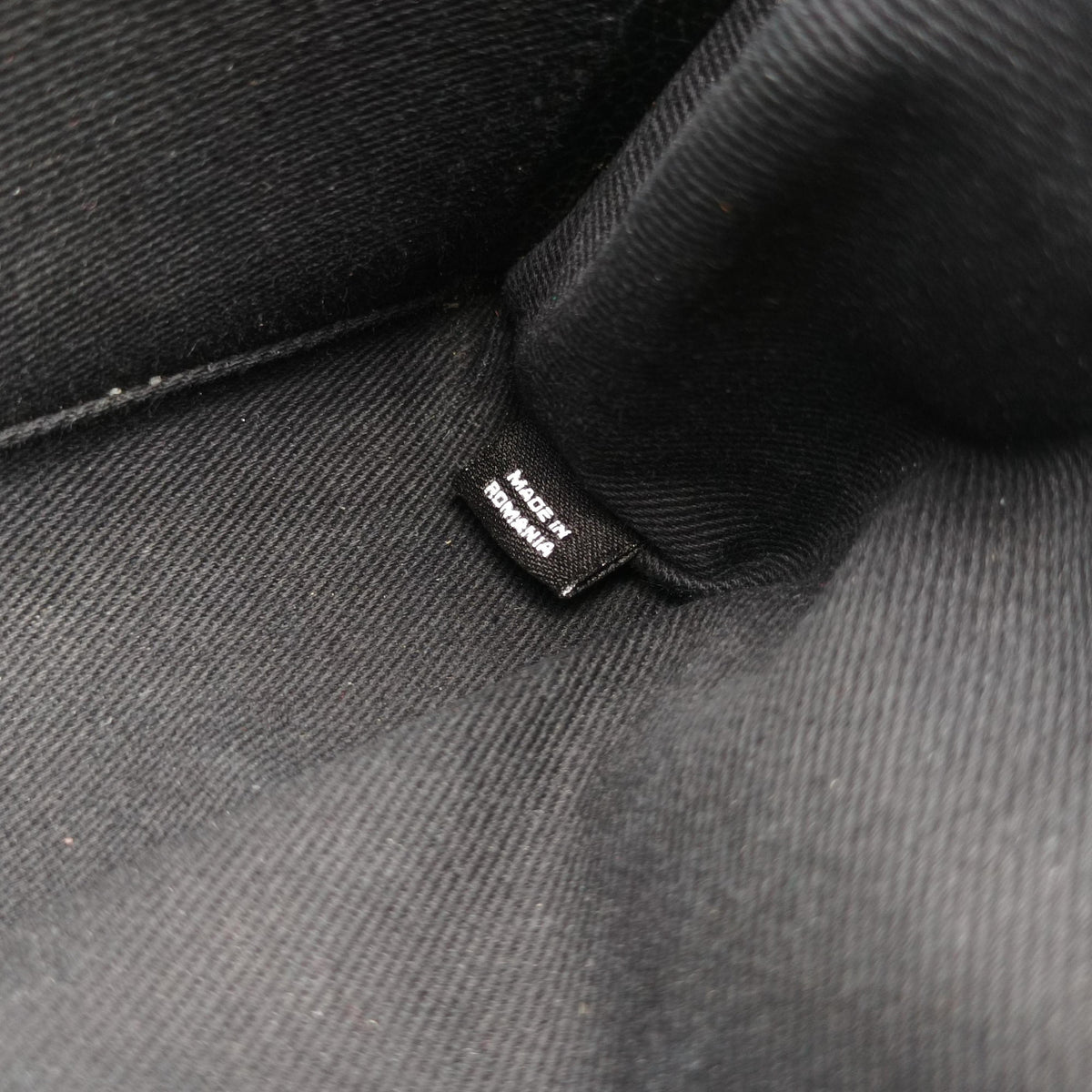 Secondhand Chanel Matelasse 2.55 Black pebbled U48753 bum bag/waist bag | stylenewstar