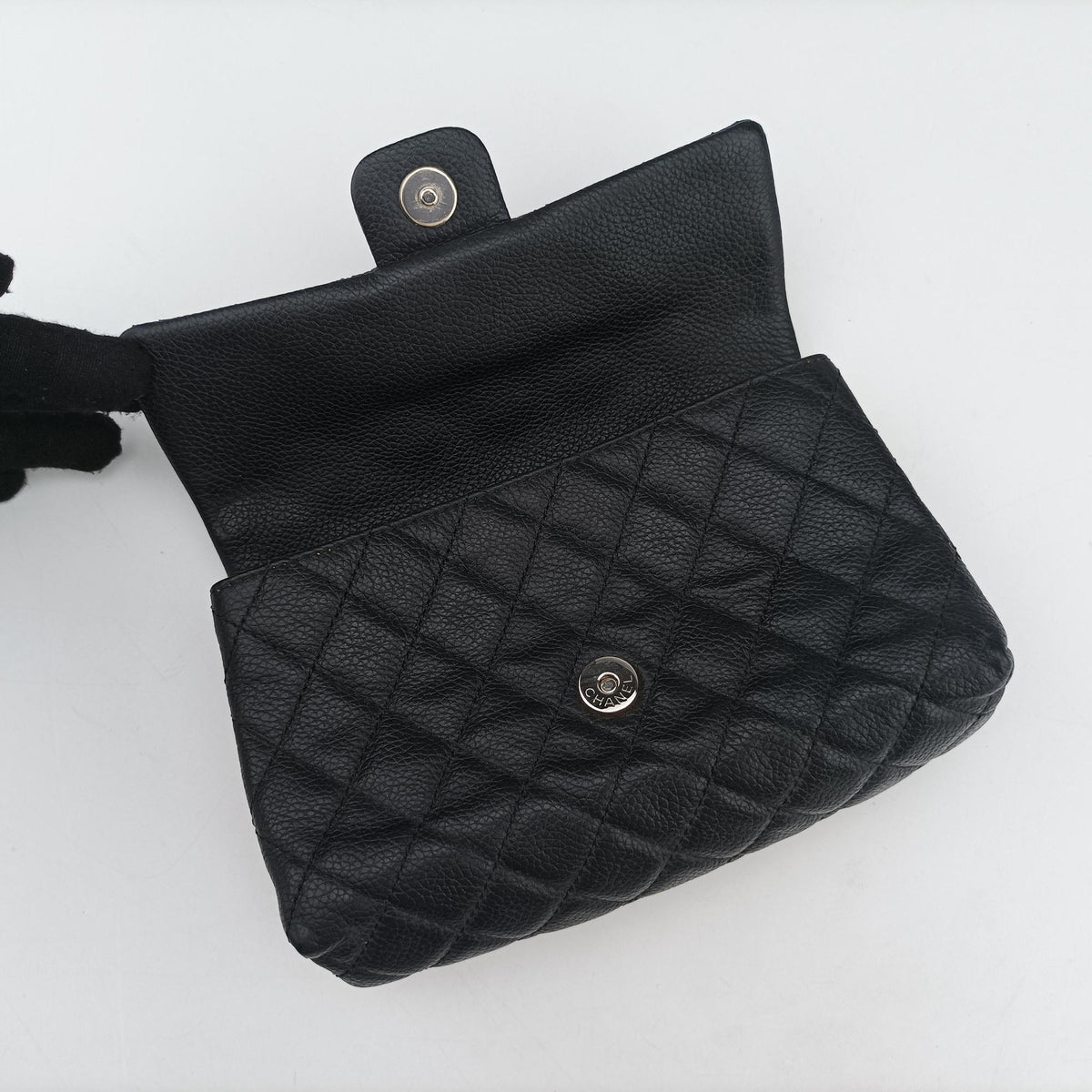Secondhand Chanel Matelasse 2.55 Black pebbled U48753 bum bag/waist bag | stylenewstar