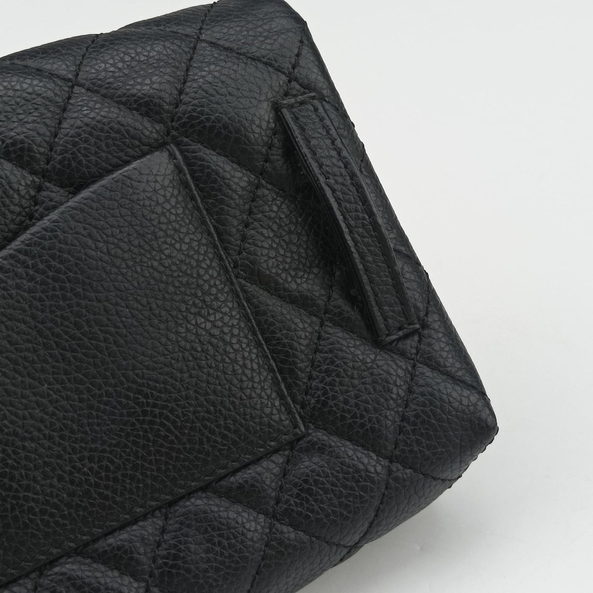 Secondhand Chanel Matelasse 2.55 Black pebbled U48753 bum bag/waist bag | stylenewstar
