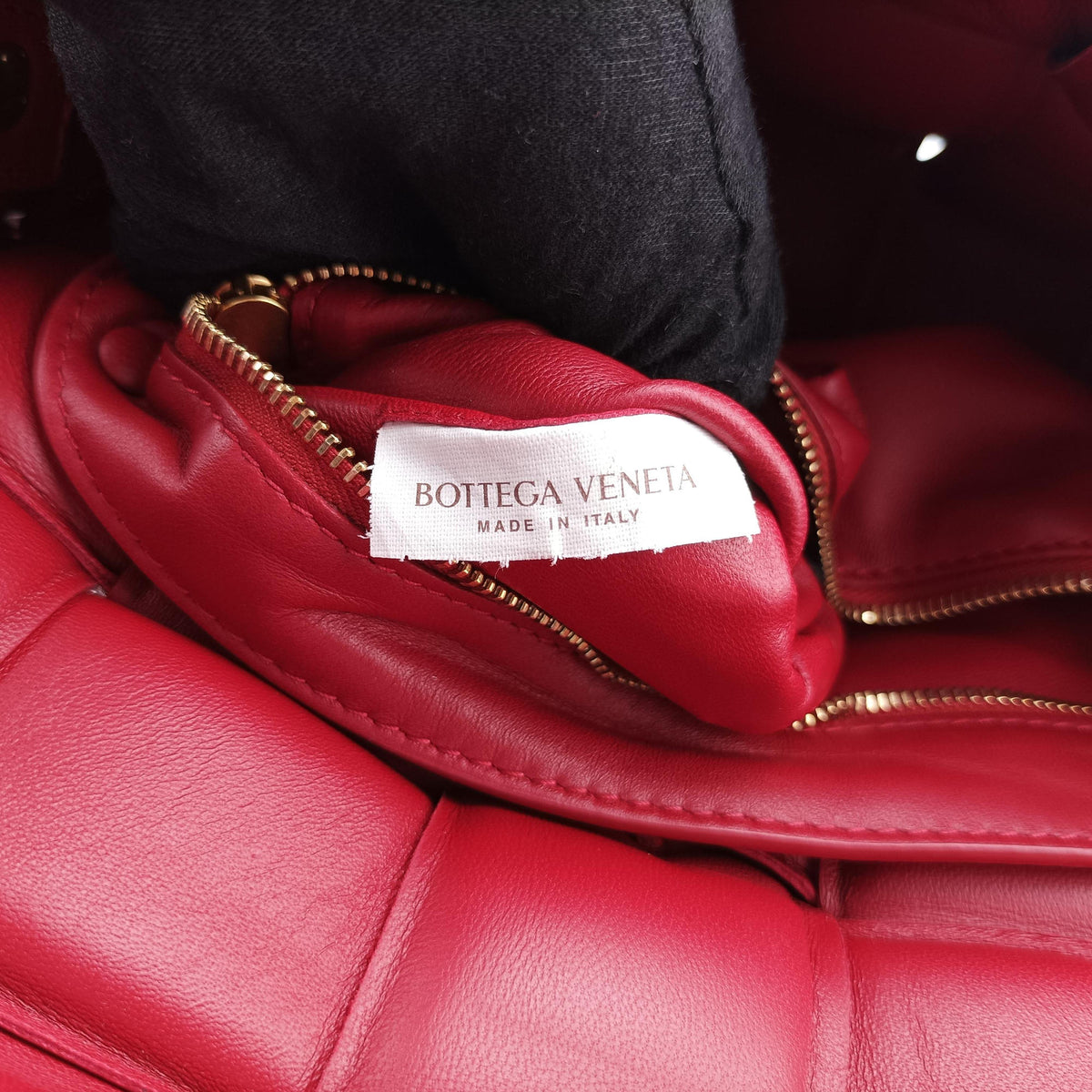 Secondhand Bottega Veneta Padded CASSETTE Red lambskin  shoulderbag | stylenewstar