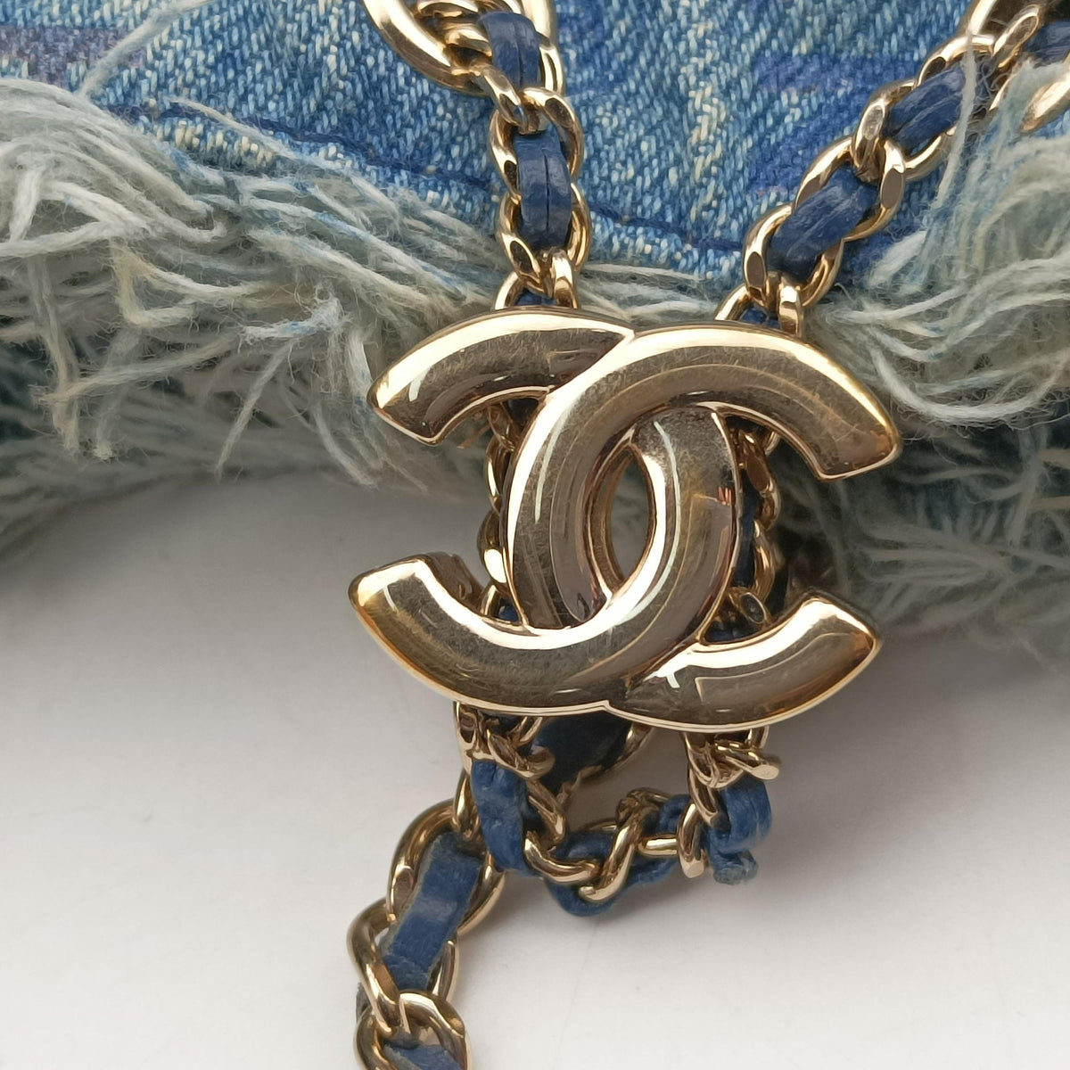 Vintage Chanel Matelasse Mini Bucket Blue Denim AP2603 shoulderbag | stylenewstar